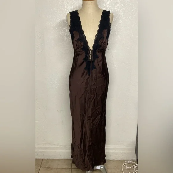 Rumored Venice Maxi Dress (Espresso) NWT - Picture 2 of 7